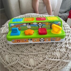 Pop up peekaboo toy